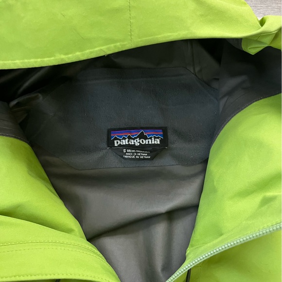 Patagonia Men’s Calcite 2.5 layer Goretex Rain jacket - Picture 3 of 10